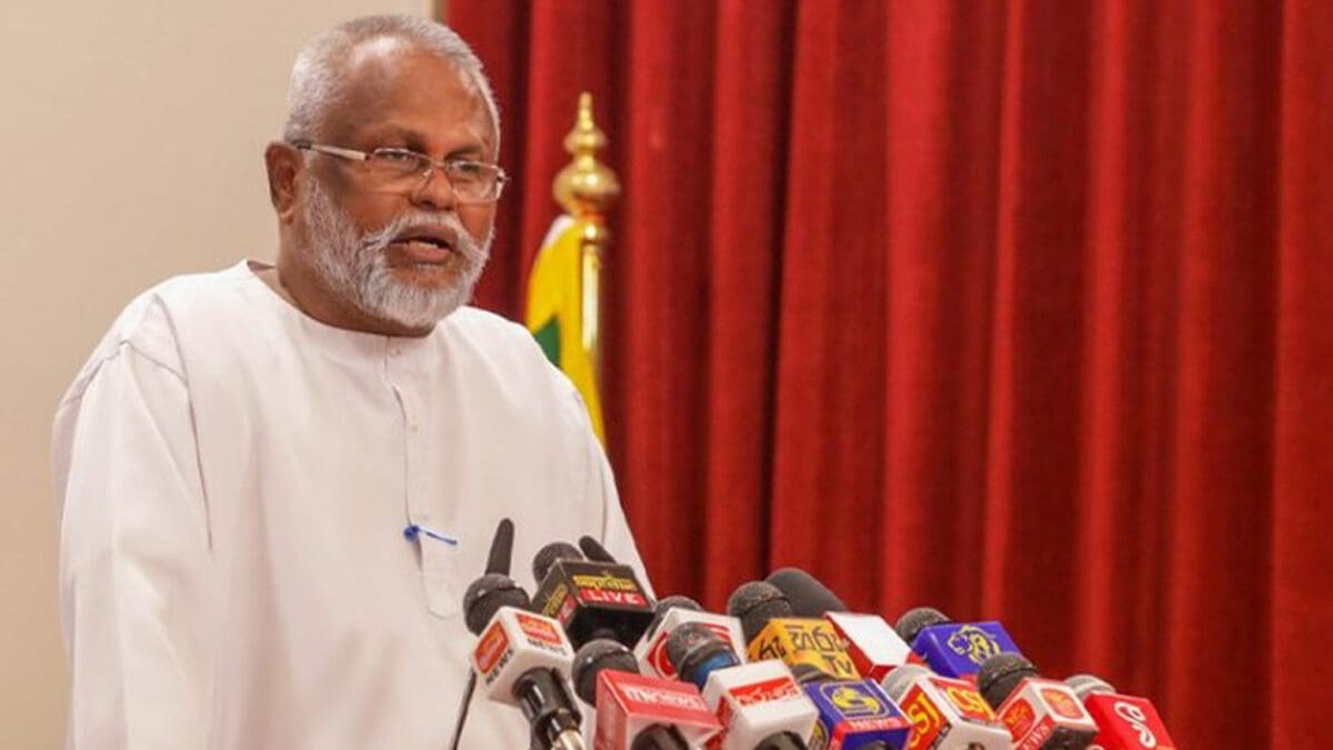 கொக்குத்தொடுவாய் மனிதப்புதைகுழி விவகாரத்தில் அரசின் ஊதுகுழலான டக்ளஸ்!