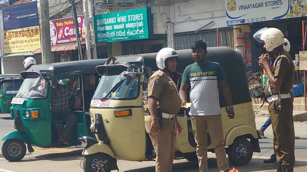 யாழில் முச்சக்கரவண்டி சாரதிகளுக்கு சிக்கல்