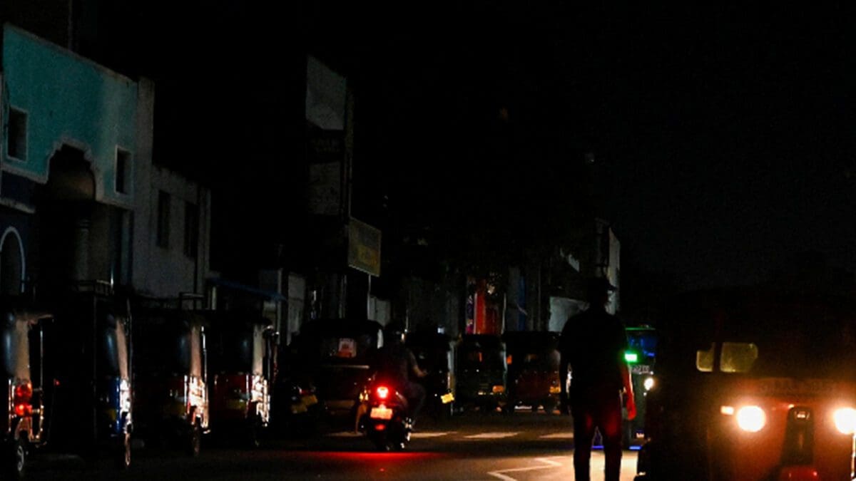 மின்வெட்டு தொடர்பில் அமைச்சர் வெளியிட்ட தகவல்