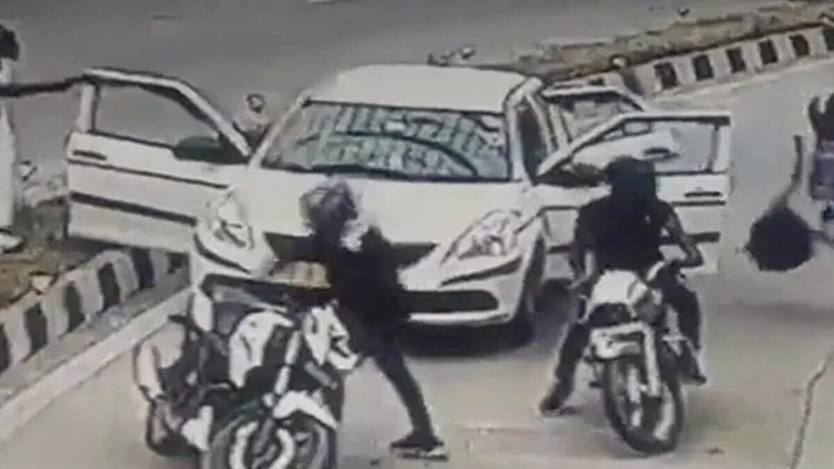 வாகன சாரதியை மிரட்டி ஆயுதமுனையில் வாகனம் கடத்தல்!