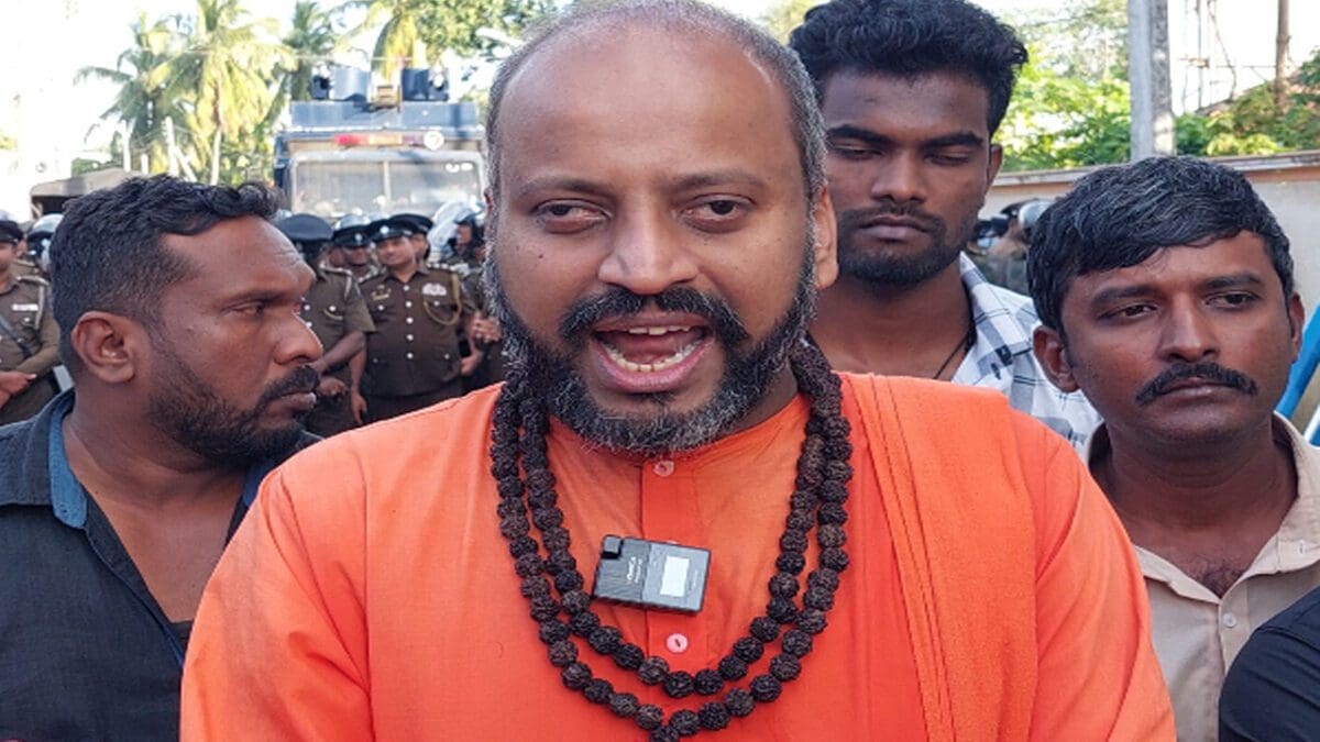 வேலன் சுவாமிகளுக்கு நீதிமன்றம் அழைப்பாணை