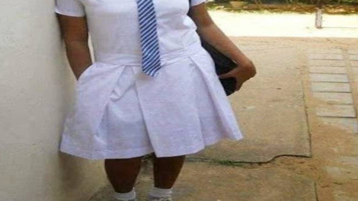 யாழில் பாடசாலை மாணவிக்கு ஆசிரியரால் நேர்ந்த கொடூரம்!