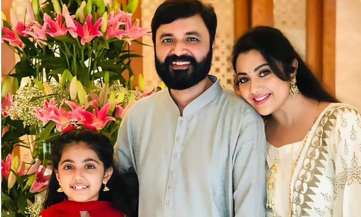 1720512 meena husband scaled