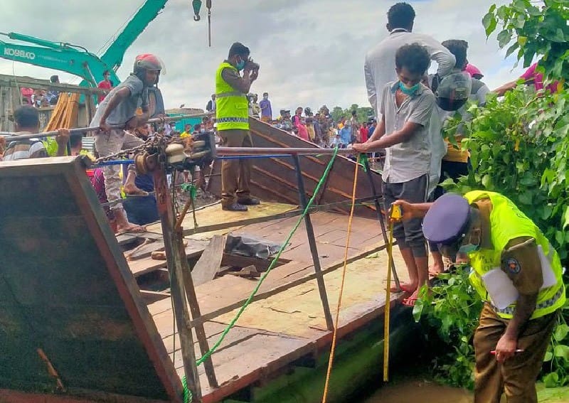 24112021 capsized ferry reuters