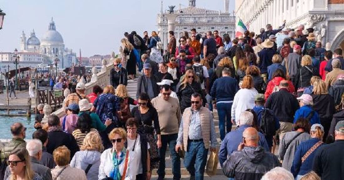 250 டொலர் சுற்றுலா கட்டணம்... பிரித்தானிய பயணிகளுக்கு புதிய எச்சரிக்கை 1 3 3