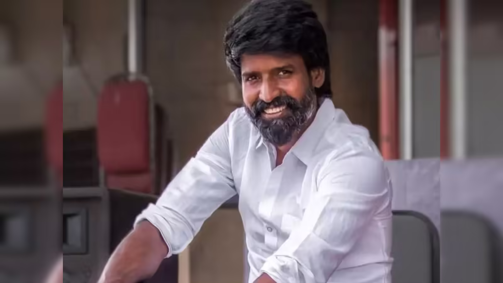 "திண்ணையில் இல்லை, ரோட்டில்தான் இருந்தேன்": தன்னை விமர்சித்தவருக்கு நடிகர் சூரி 'கூலான' பதிலடி! 1 soori explanation for his controversy speech