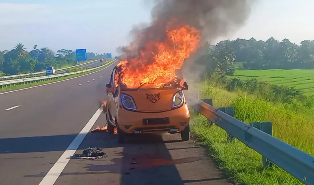 தெற்கு அதிவேக நெடுஞ்சாலையில் காரொன்று தீப்பற்றி எரிந்தது: உயிர்ச் சேதமில்லை! 1 articles2FXpapGgftYDX4DBMrZViq