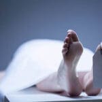 1527149299 dead body L