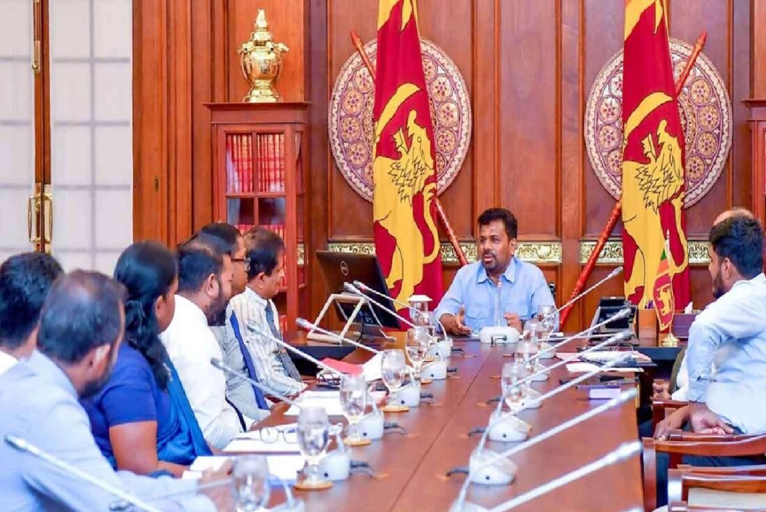 மின்சார சபை மறுசீரமைப்பு: ஜனாதிபதி அநுர குமார திசாநாயக்க - தொழிற்சங்கப் பிரதிநிதிகள் சந்திப்பு! 1 04 11