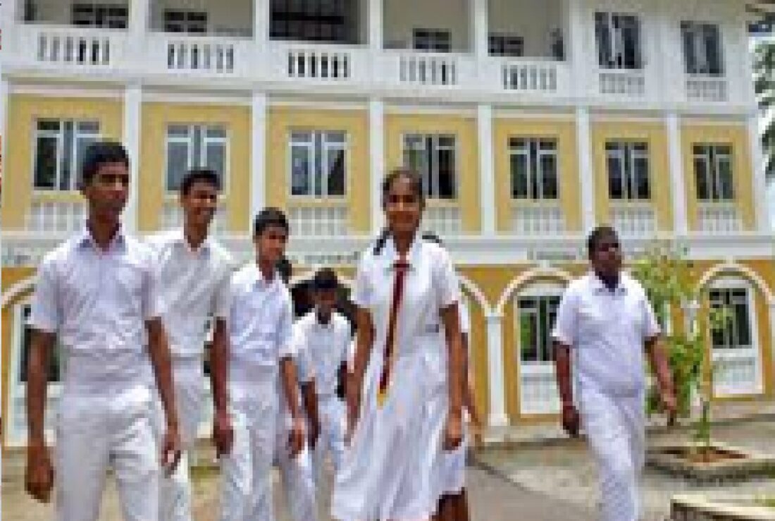 பாடசாலைகளை மூடுவது அல்லது இணையவழி கற்றலுக்கு மாறுவது குறித்து கல்வி அமைச்சு அறிவிப்பு 1 19 13