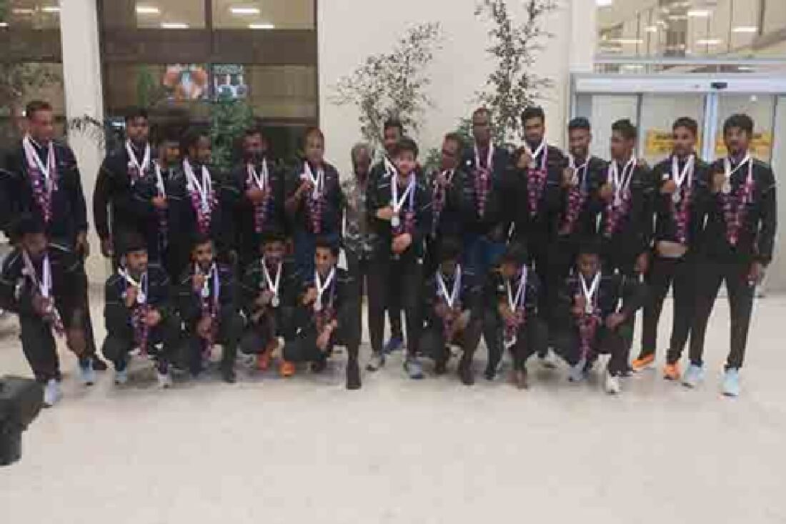 ஆசியக் கிண்ணத் தொடருக்கு இலங்கை ஹாக்கி அணி தகுதி: வெள்ளிப் பதக்கத்துடன் வீரர்கள் தாயகம் திரும்பினர்! 1 world 156