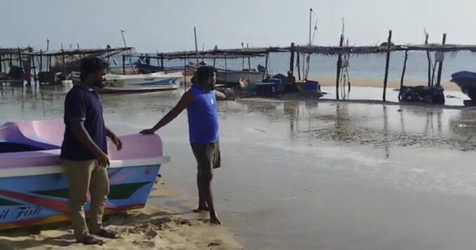 வாடிகளுக்குள் புகுந்த கடல்நீர்