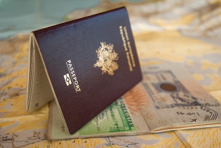 சுற்றுலா வீசா! - பெண்களுக்கு தடை 1 visa