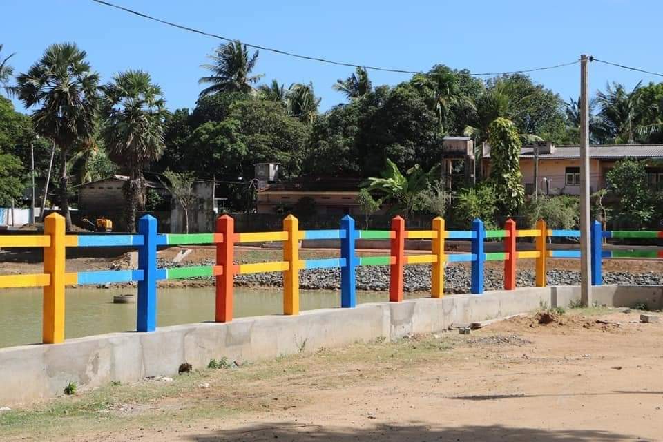 வர்ணத்தால் சர்ச்சை - யாழ். மாநகர சபையால் பணி இடைநிறுத்தம் 2 PHOTOS