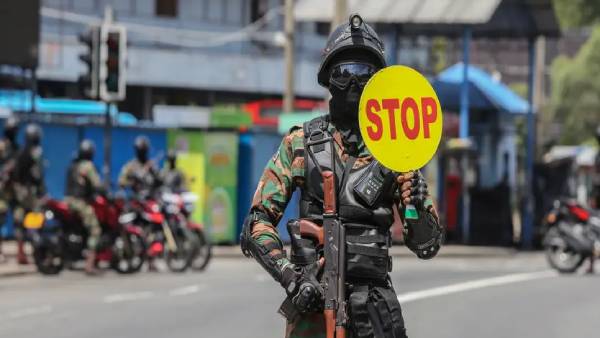 ஒக்ரோபர் வரை ஊரடங்கை நீடிக்குக! – மருத்துவ சங்கம் கோரிக்கை 1 sri lanka curfew