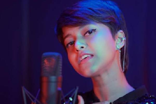 இலங்கை பாடகி யொஹானிக்கு அரச விருது 1 New Project 32