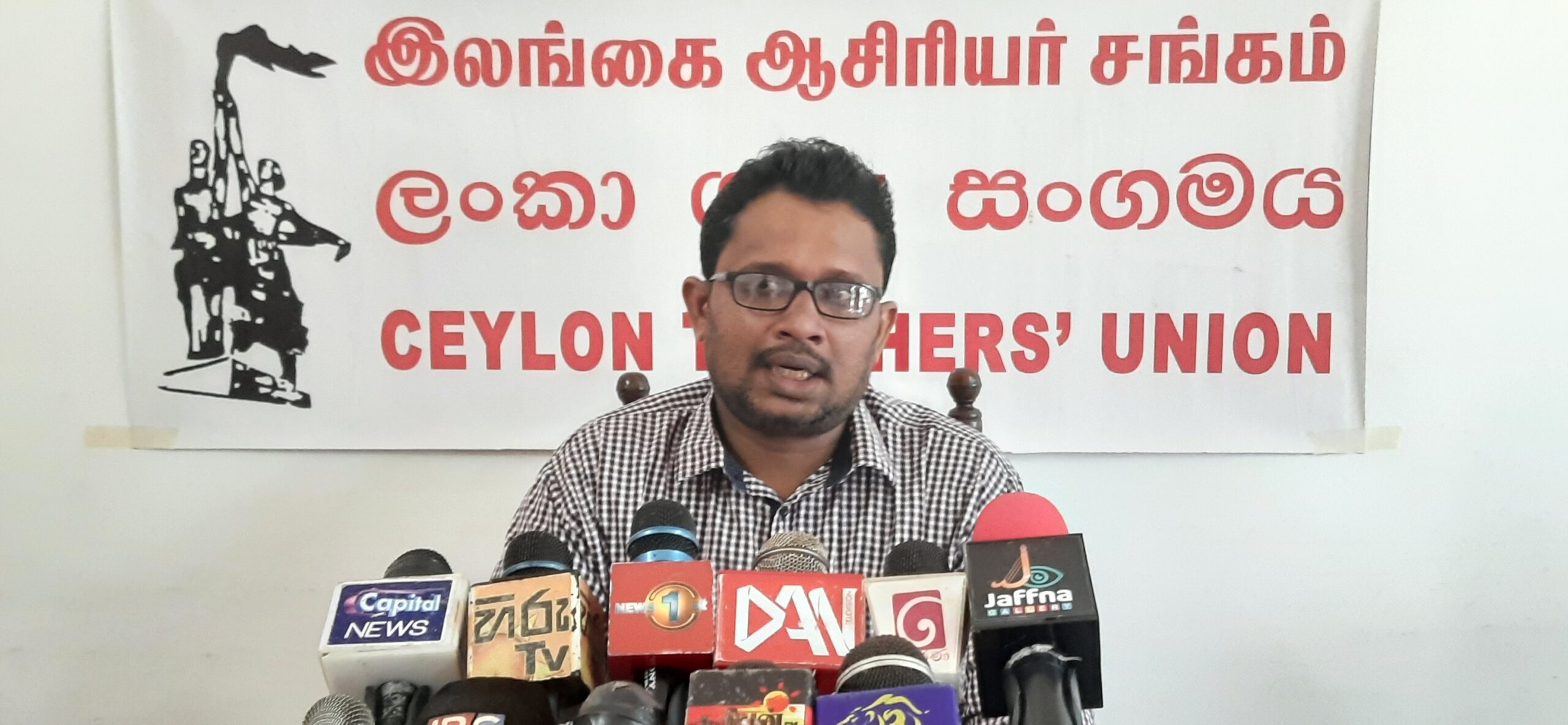 ஆசிரியர்களின் எரிபொருள் பிரச்சினைக்கு இதுவரை தீர்வில்லை! - ஆசிரியர் சங்கம் குற்றச்சாட்டு 1 Theepan scaled
