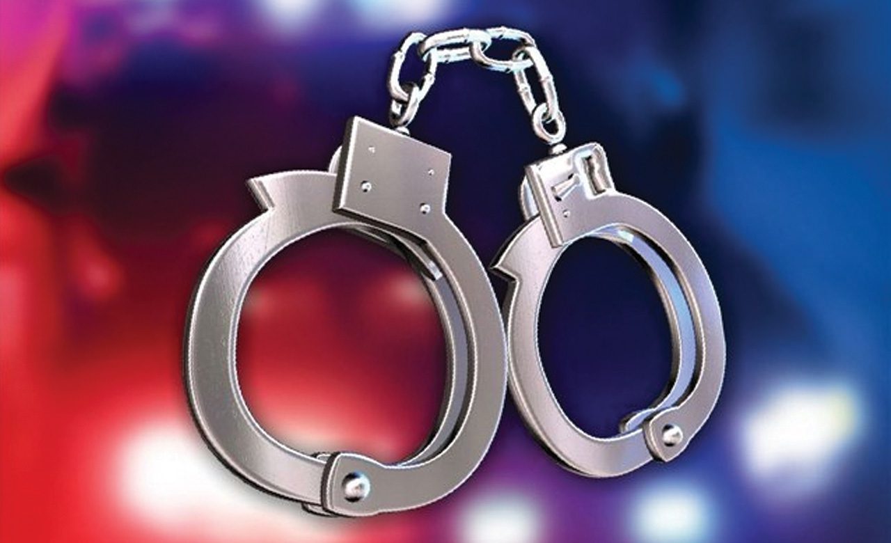 பாடசாலை மாணவிகள் துஷ்பிரயோகம்! - முல்லையில் ஆசிரியர் உட்பட பலர் கைது 1 arrest handdd