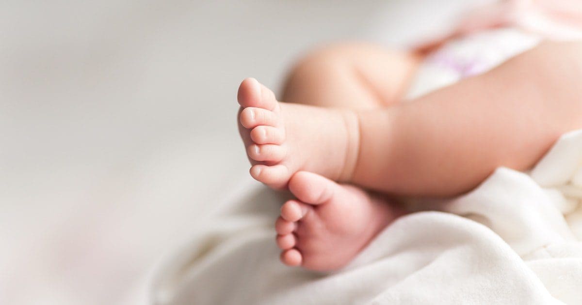 ஒன்றரை மாத சிசுவை கோடாரியால் வெட்டி தாய் கொலை! 1 சிசு 2