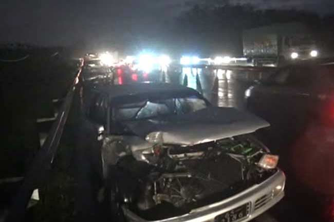 விபத்துக்குள்ளான 10 வாகனங்கள்! 1 1639813054 1639811699 accident L