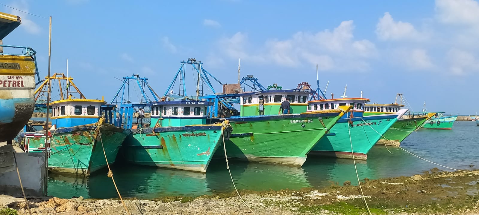 எல்லை தாண்டிய 22 இந்திய மீனவர்கள் கைது!! 1 Fisherman 02