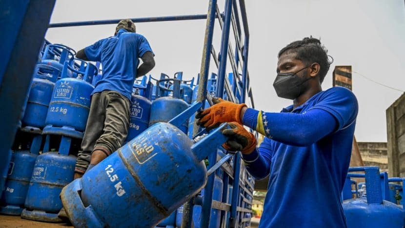 வீட்டு சமையல் எரிவாயு சிலிண்டர்கள் விநியோகம்! 1 cylinder