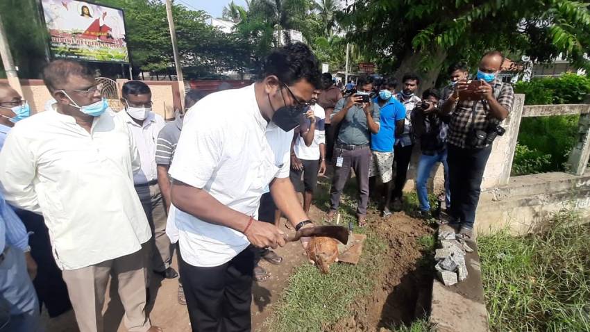 மறவர்குள புனரமைப்புப் பணிகள் ஆரம்பம்! 3 echamottai kulam 1