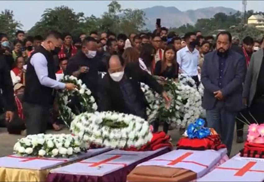 அப்பாவி மக்கள் படுகொலை: உடல்களுக்கு இறுதி அஞ்சலி 1 funeral