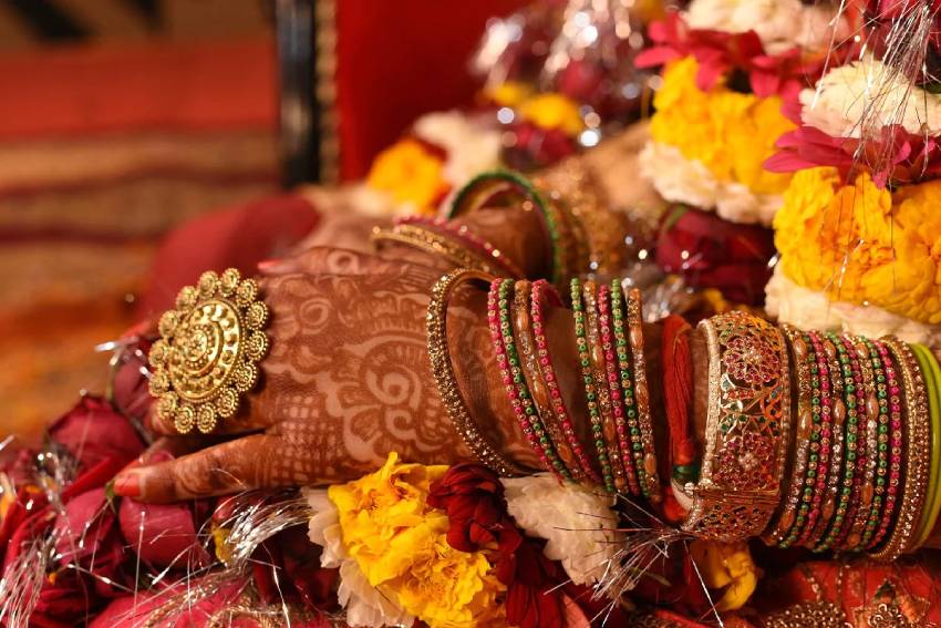 புதிதாக திருமணமான இளைஞர்களுக்கு மகிழ்ச்சியான செய்தி!!! 1 wedding 1
