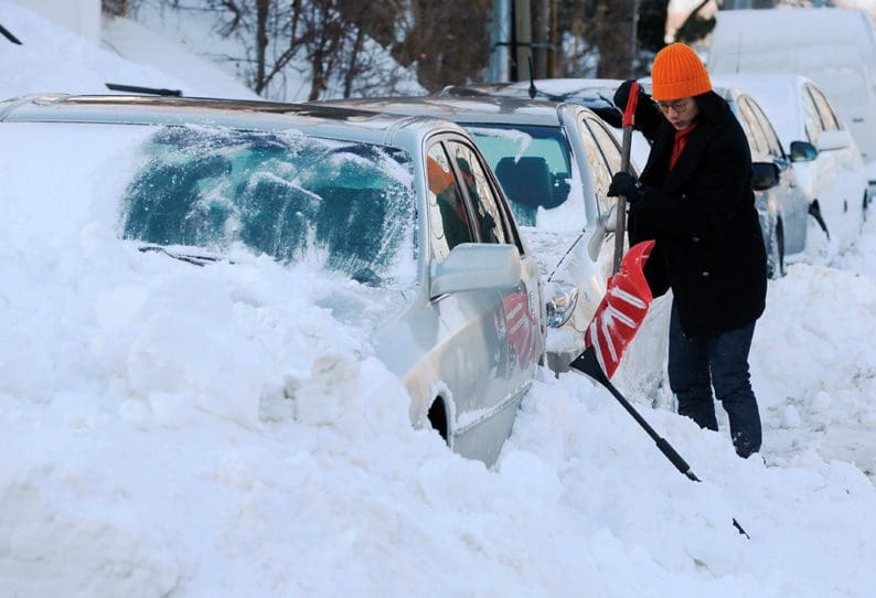 அமெரிக்காவில் அவசரகால நிலை பிரகடனம்!! 1 201812300639058635 US winter storms kill seven Media SECVPF