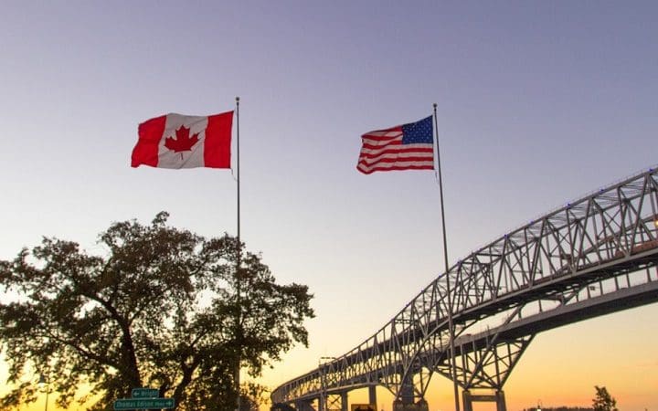 கனடா - அமெரிக்கா எல்லையில் திடீர் பதற்றம்!! 1 canada usa