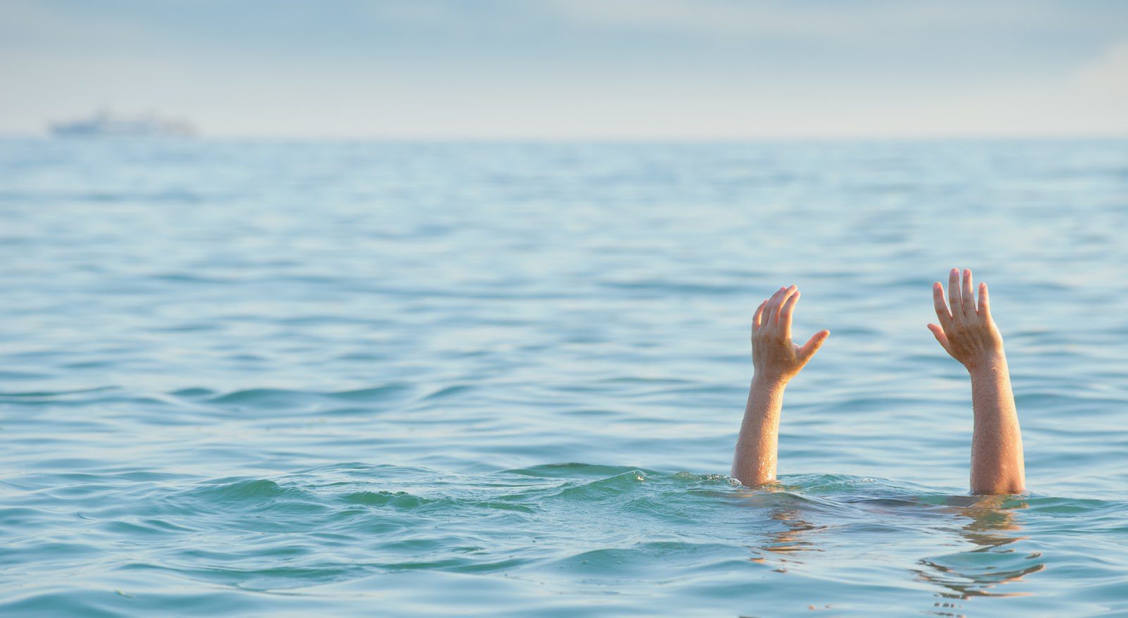 நீரில் மூழ்கி ஐவர் பலி!! 1 photodune 2008349 the drowning man m