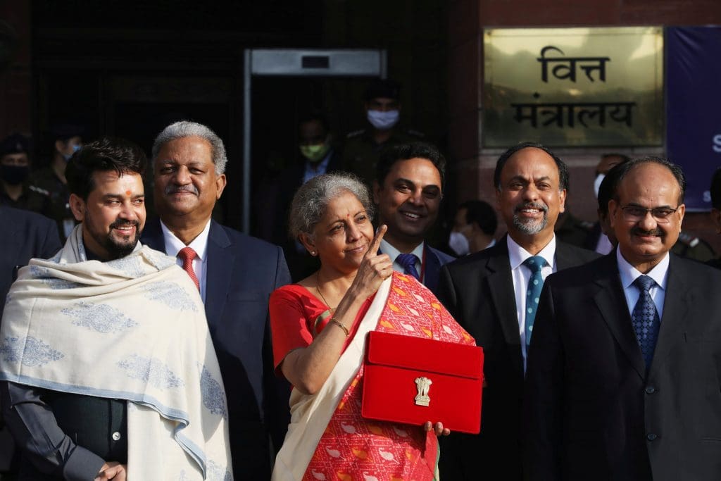 இன்று பாராளுமன்றத்தில் பட்ஜெட் - யாருடைய தலை உருளும்!! 1 union budget 2021 2022 1 1024x683 1