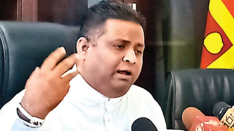 மாணவர்கள் தாக்குதல்! - குற்றச்சாட்டு நிரூபிக்கப்பட்டால் பதவி துறக்க தயார் என்கிறார் அருந்திக்க 1 Arundika Fernando