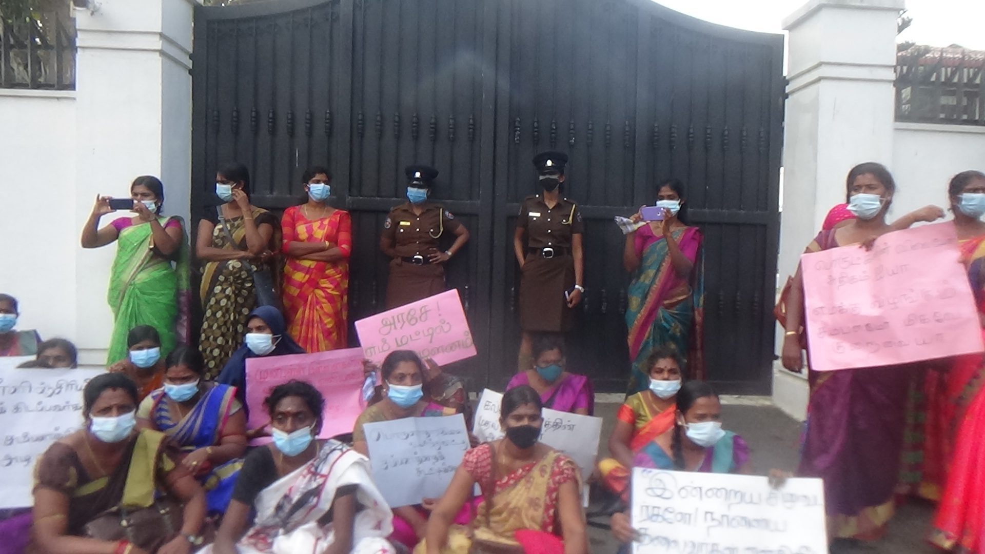 நியாயமான கோரிக்கைகளை முன்வைத்து முன்பள்ளி ஆசிரியர்கள் கவனயீர்ப்பு!! 1 DSC04469