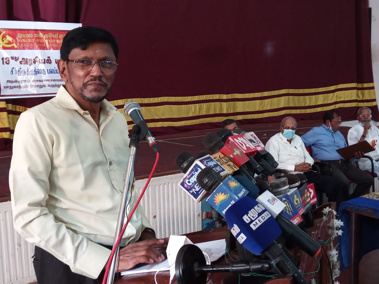 13 ஆவது சட்டத்தை வலுவாக கொண்டு செல்லமுடியாமைக்கு தமிழ் தரப்பினரே காரணம்! – வடக்கின் முன்னாள் எதிர்க்கட்சி தலைவர் தவராசா குற்றச்சாட்டு! 1 IMG 20220227 WA0078