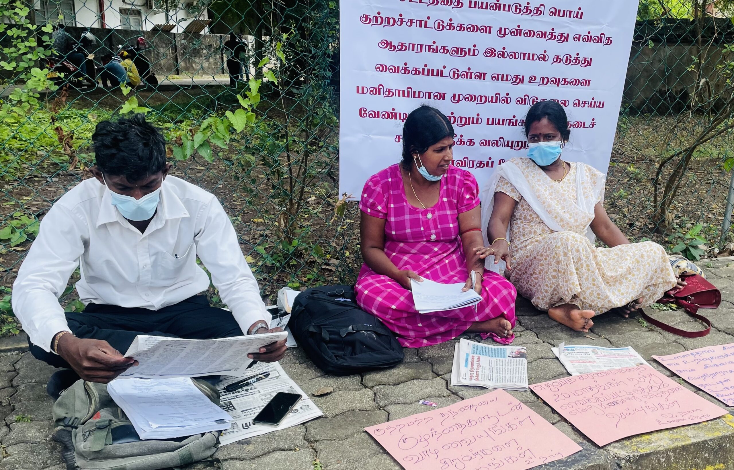 தொலைபேசியில் திருமண அழைப்பிதழ் இருந்தமையாலே கணவன்மார் கைதுசெய்யப்பட்டனர்!! 2 IMG 4670 scaled