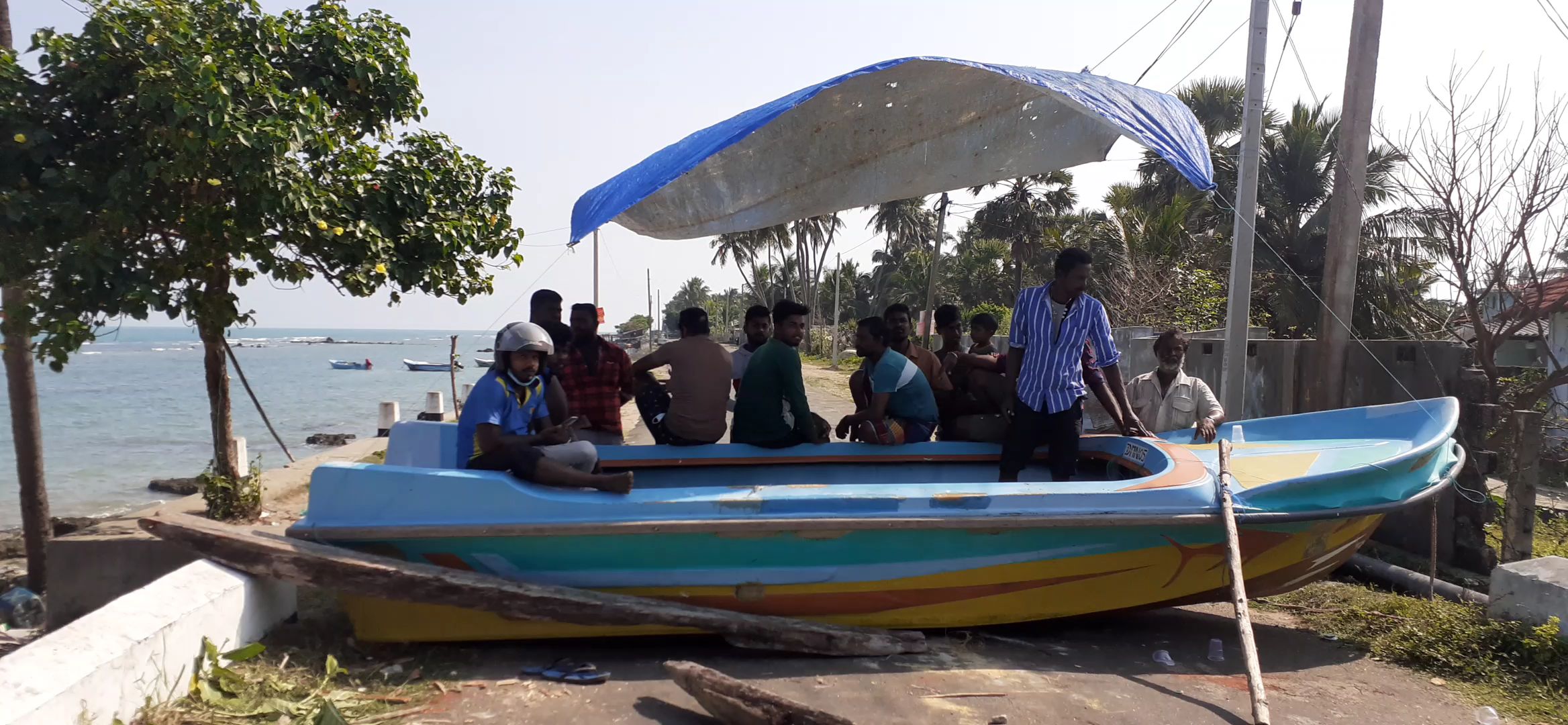 வீதி மறியலில் பொலிகண்டி மீனவர்கள்! 1 VideoCapture 20220201 112256