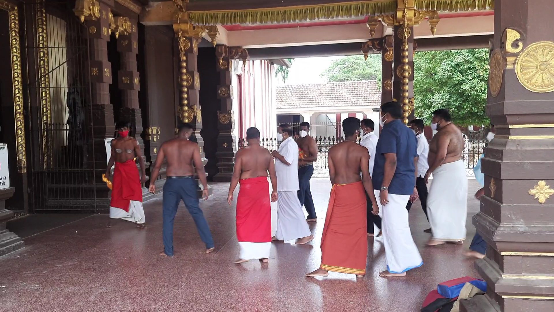 மைத்திரி உள்ளிட்ட முக்கியஸ்தர்கள் நல்லூரில் வழிபாடு!! 1 VideoCapture 20220220 100238