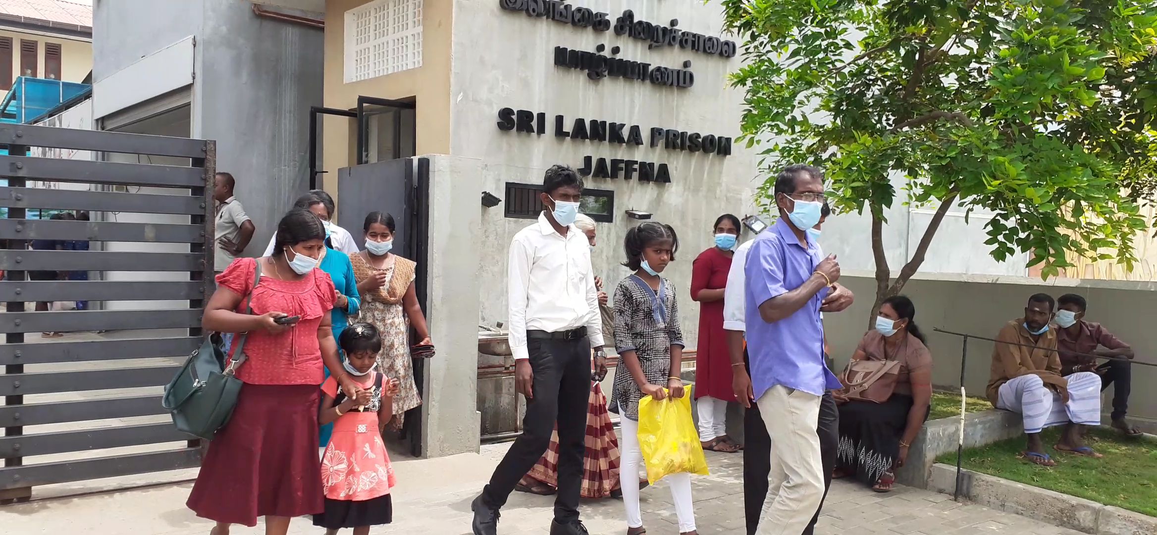 யாழ். சிறைச்சாலை போராட்டம் தற்காலிகமாக இடைநிறுத்தம்! 1 VideoCapture 20220226 125207