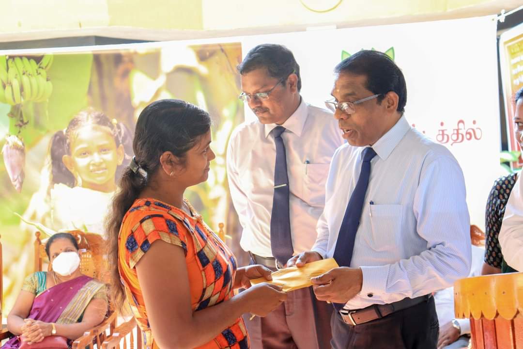 பயனாளிகளுக்கு மரக்கன்று வழங்கும் நிகழ்வு! 5 FB IMG 1648538204198