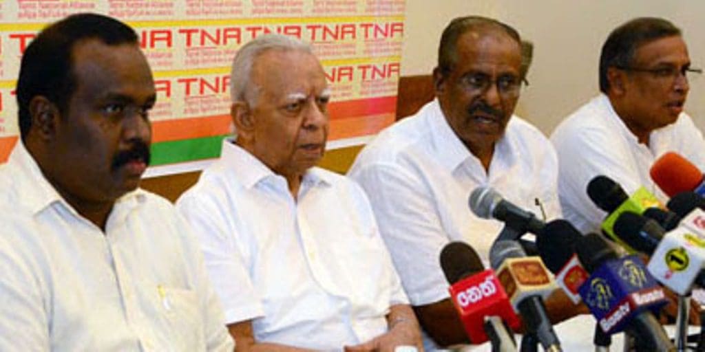 பேச்சு மேசையைச் சரிவரப் பயன்படுத்துவோம்! - பகிஷ்கரிப்பது முட்டாள்தனம் 1 sampanthar