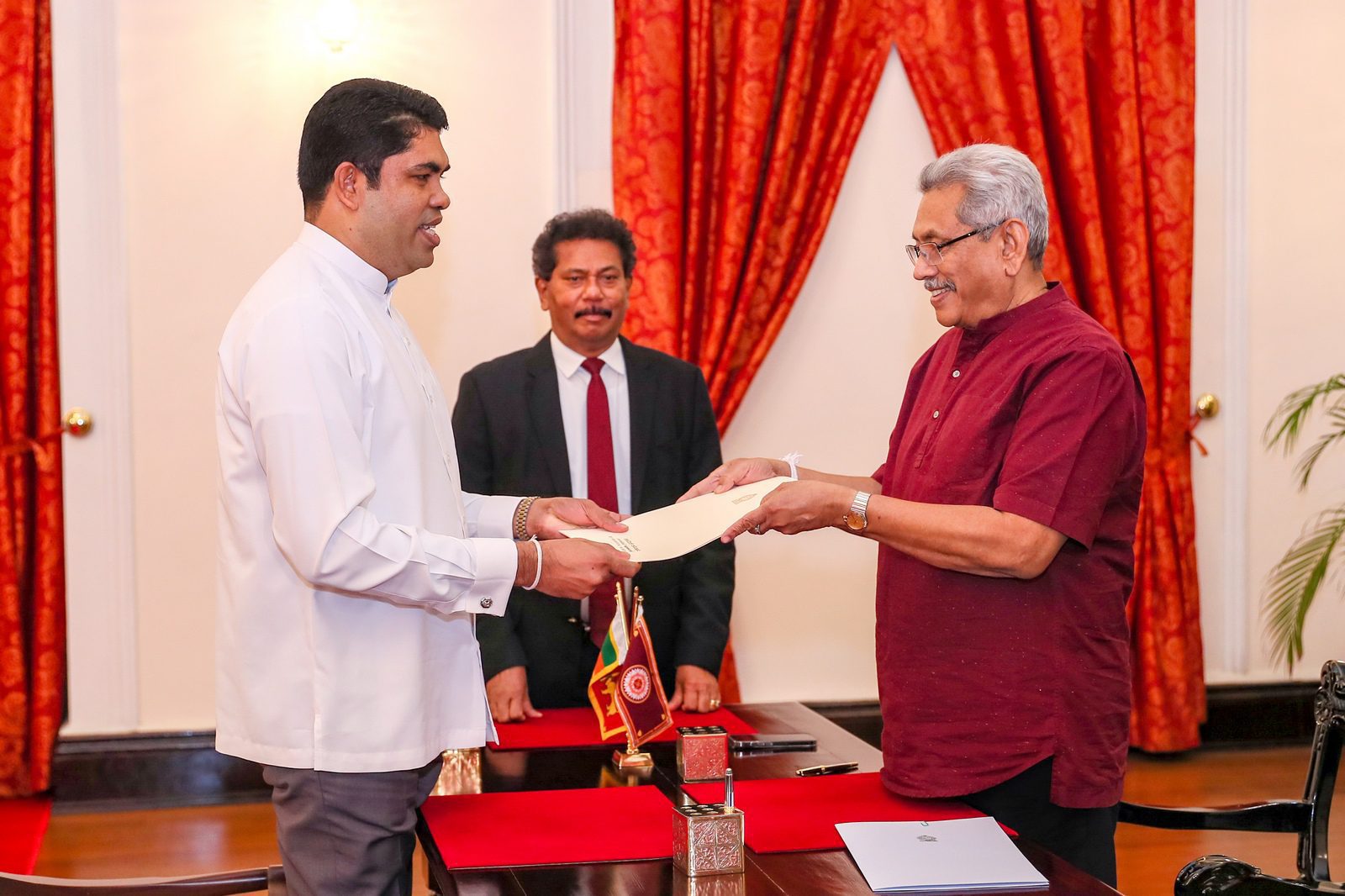 கோட்டா பக்கம் தாவிய சாந்த சகல பதவிகளில் இருந்தும் நீக்கம்! - சு.க. அதிரடி 1 BBOT2864