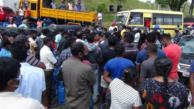 சமையல் எரிவாயு தட்டுப்பாடு! - போராட்டத்தில் குதித்த மக்கள் 4 DSC09220