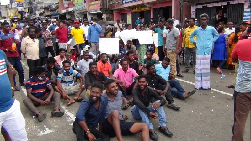 கொட்டகலையில் வீதி மறியல்! - ஒப்பாரி வைத்தும், கோஷங்கள் எழுப்பியும் போராட்டம் முன்னெடுப்பு 13 DSC09388