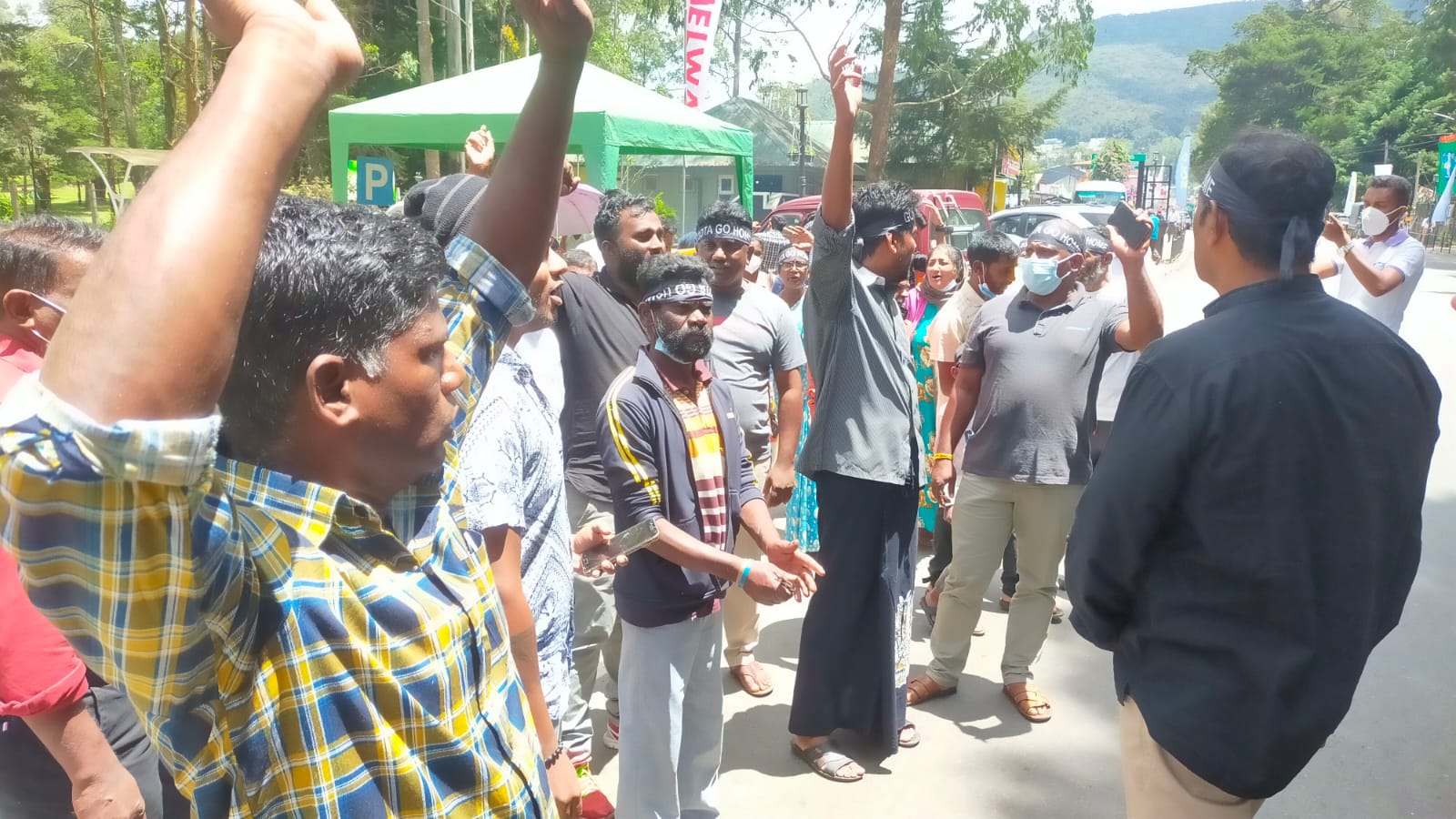 அரசுக்கு எதிராக நுவரெலியாவில் மக்கள் போராட்டம்! 1 IMG 20220414 WA0024