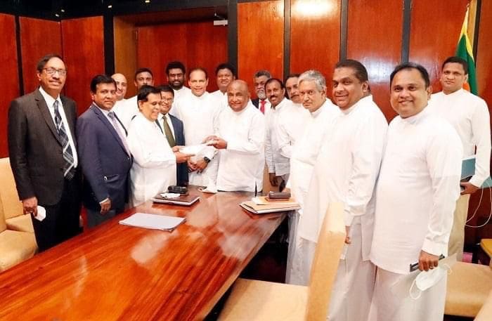 சுயாதீன எம்.பிக்கள் குழுவும் '21' திருத்த வரைபு சமர்ப்பிப்பு! 1 photo