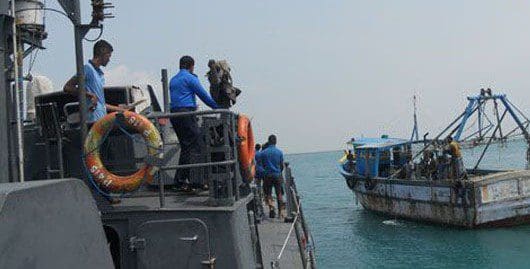 நெடுந்தீவில் கடற்படையின் இரு படகுகள் மோதல்! - சிப்பாய் ஒருவர் மாயம் 1 கடற்படையின் இரு படகுகள்