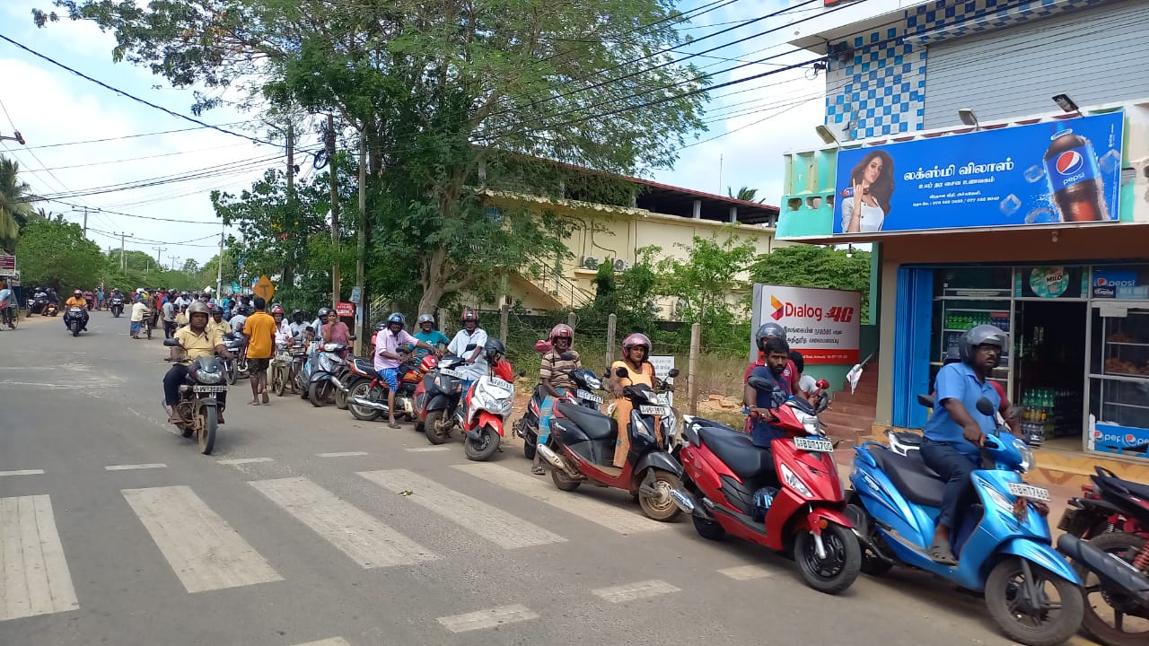 இன்றும் யாழில் எரிபொருள் வரிசை! 1 IMG 20220522 WA0032