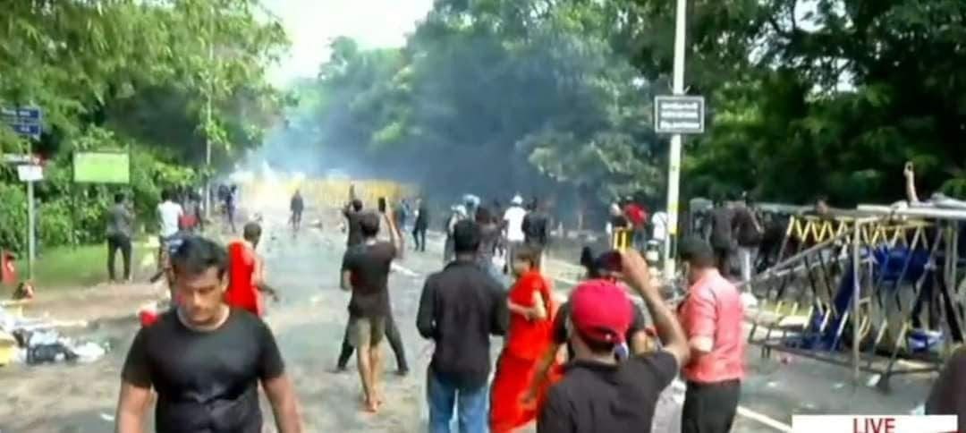 வன்முறைகளுக்கு காரணம் எதிர்க்கட்சியினர்! - பெரமுன குற்றச்சாட்டு 1 WhatsApp Image 2022 05 06 at 4.11.01 PM 1